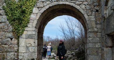 Экскурсия из Феодосии: Пещерный город  Мангуп-Кале фото 13412