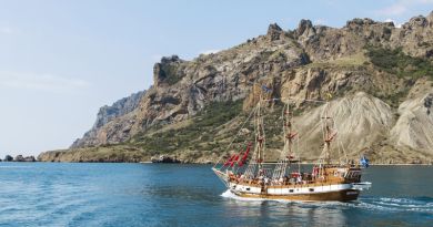 Экскурсия из Орджоникидзе: Морская прогулка вдоль потухшего вулкана Кара-Даг фото 14034